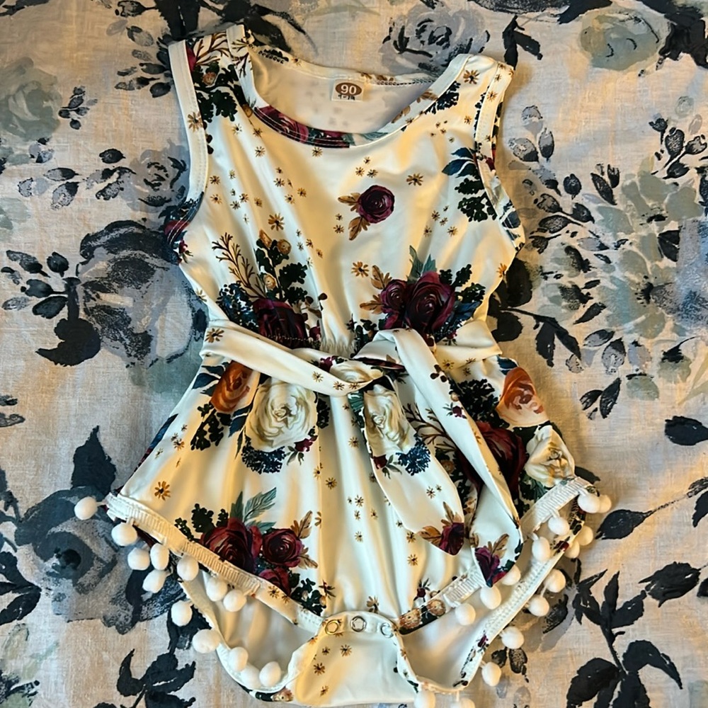 Infant Floral Print Pom-Pom trimmed Onsie - Sz 9-12m